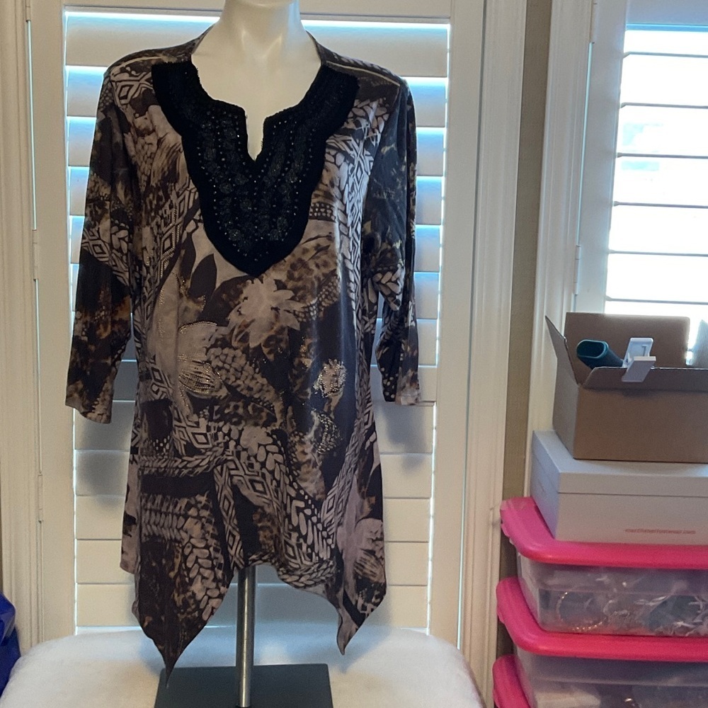 Chic Women's Tunic with Black and Brown Pattern